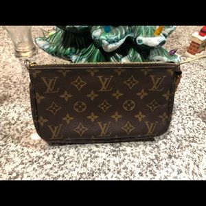Louis Vuitton pochette